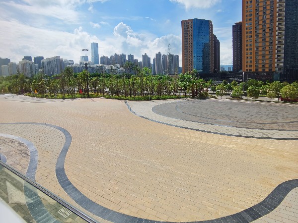 呈貢文體活動(dòng)中心建設(shè)項(xiàng)目采用筑輝透水PC磚